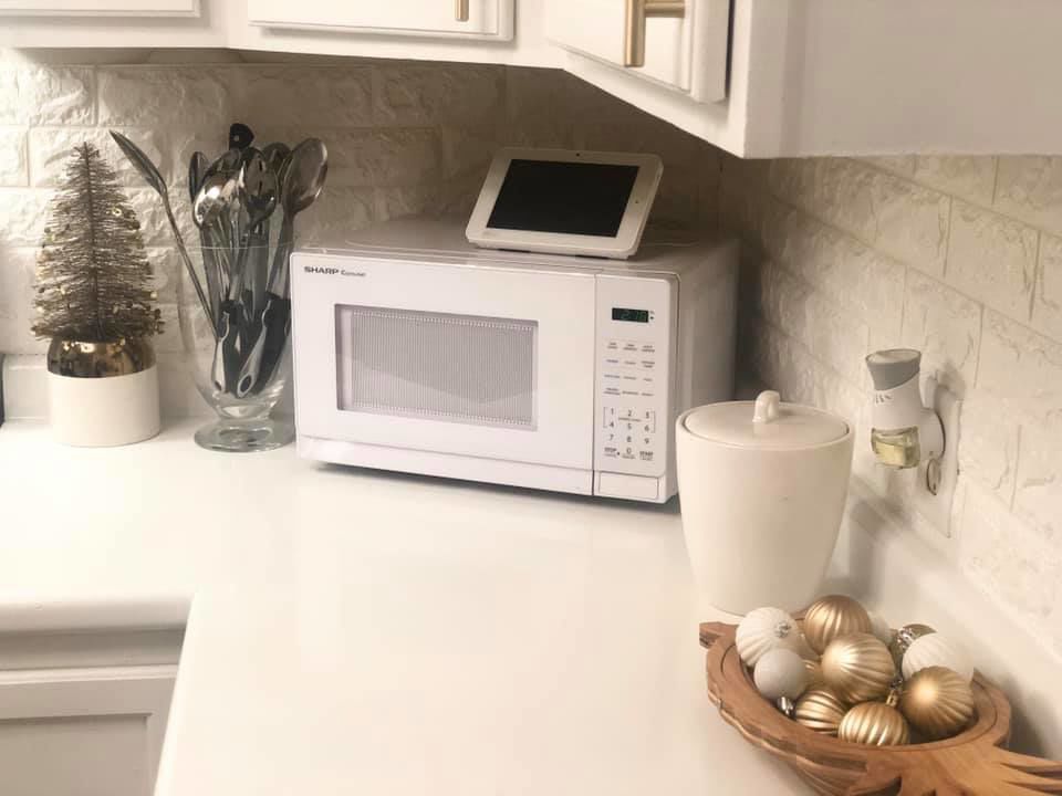 house kitchen microwave corner winter